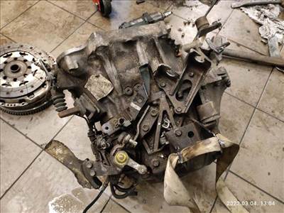 Toyota Avensis T27 manuális sebességváltó (motorkód: 1AD-FTV)