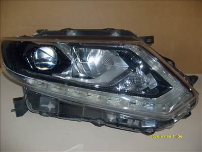 T32) NISSAN X-TRAIL JOBB LED FÉNYSZÓRÓ ELADÓ!