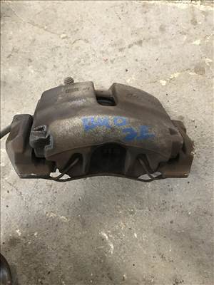 Volkswagen Golf V 2,0 PD BKD / jobb első féknyereg (288 mm)