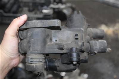 Volkswagen Golf VI 1.4 TSI termosztátház (.032121111)