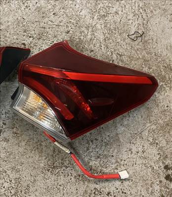 Toyota Auris (E180) Hátsó lámpa 