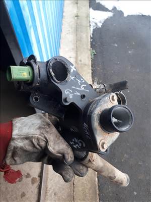 Volkswagen Golf IV Sérült víz termosztátház 032 121 111 032121111