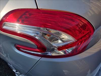 Peugeot 208 I Hátsó lámpa 