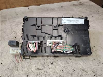 Renault Clio III Biztosítéktábla Utastér *142265* sagem-p8200621762