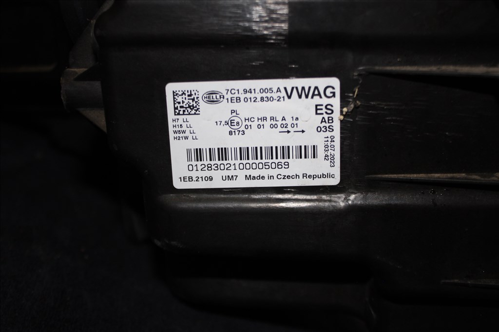 Volkswagen Crafter VW Crafter B.Első Lámpa Fekete. 2. kép