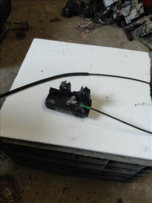 Renault Trafic II Jobb tolóajtó ajtózár  8200008463