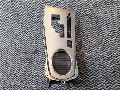 Toyota Avensis T27 váltókar keret pohártartóval 55625-05020
