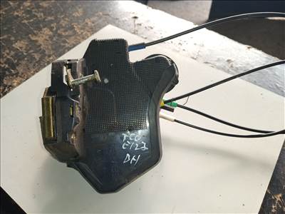 Toyota Corolla E12J balhátsó ajtózár