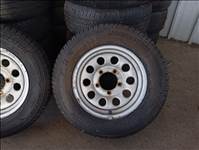 4 db Suzuki Jimny acélfelni 5x139,7 5,5x15 ET15 újszerű Bridgestone Blizzak LM005 205/70 R15 96T