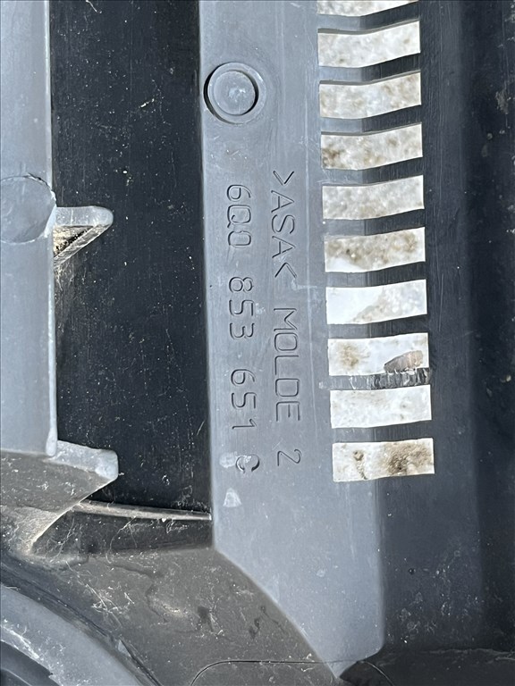 Volkswagen Golf IV A4 Typ 1J hűtőrács  6q0853651c 6. kép