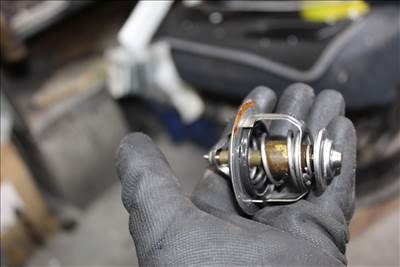 Kia Cee'd (ED) 2.0 CRDi Termosztát