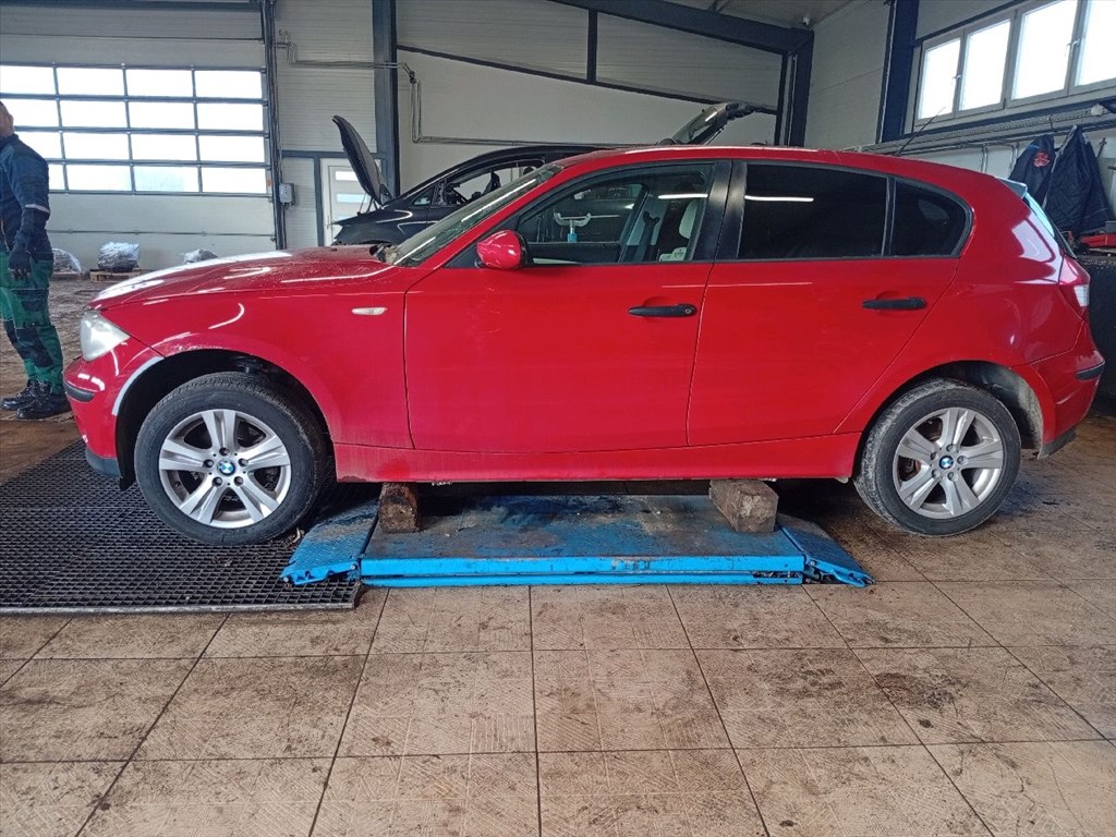 BMW 1 (E87) 118i - Bontódik! 3. kép