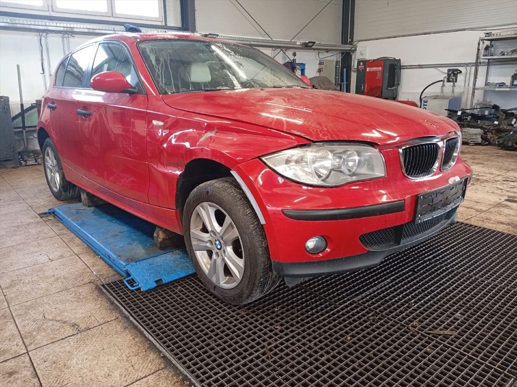 BMW 1 (E87) 118i - Bontódik! 8. kép