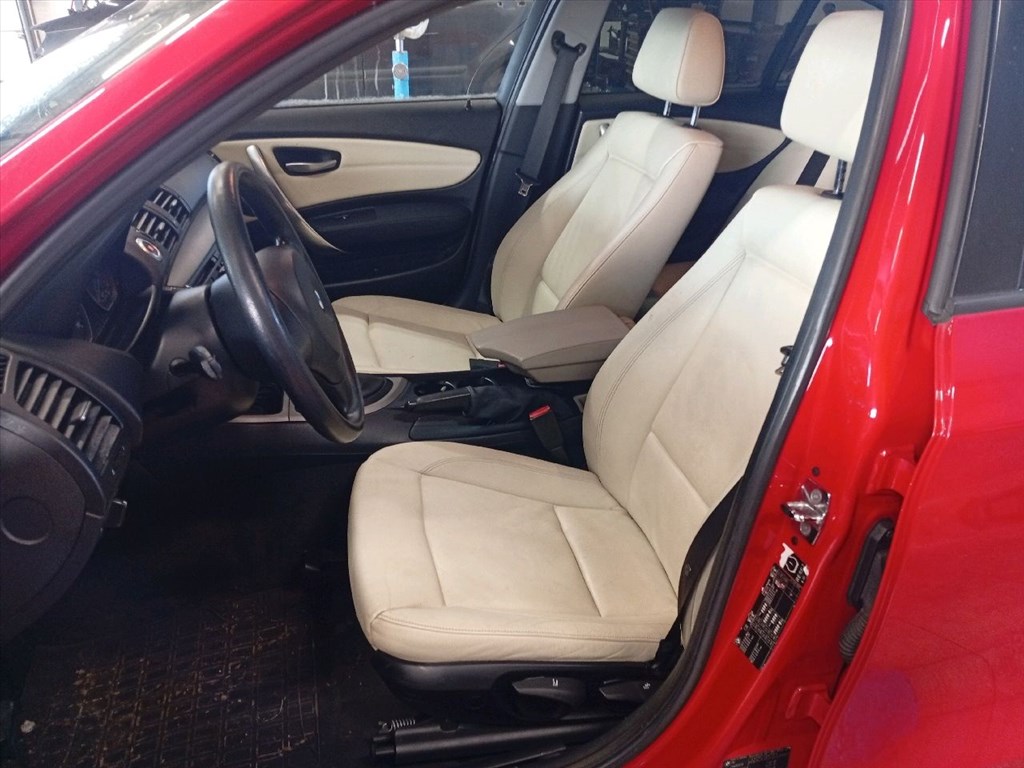 BMW 1 (E87) 118i - Bontódik! 11. kép