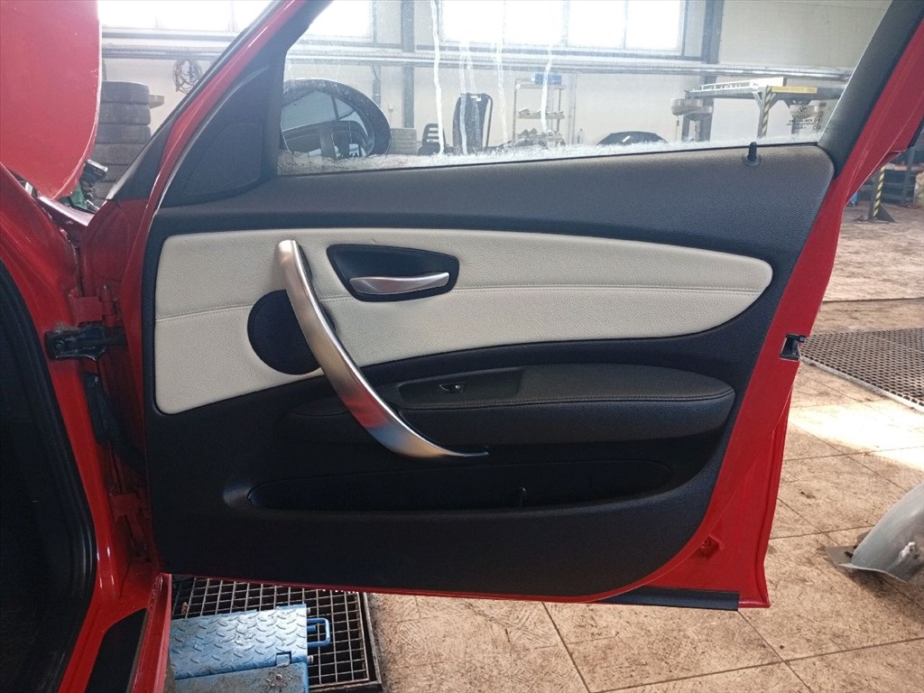 BMW 1 (E87) 118i - Bontódik! 14. kép