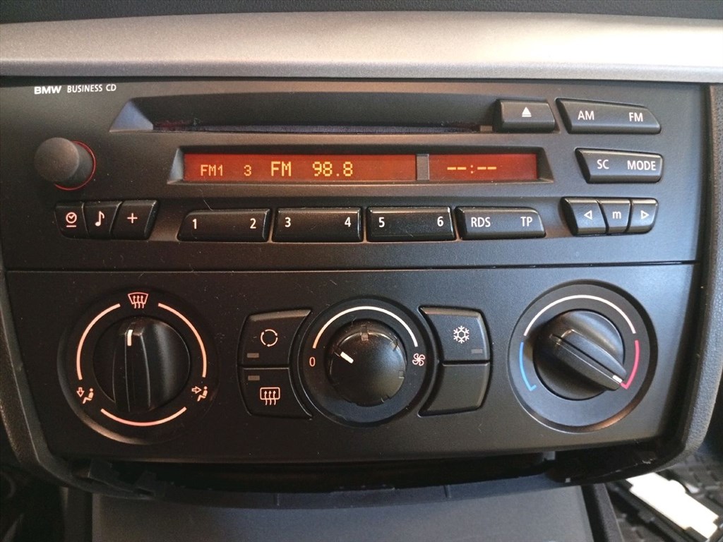 BMW 1 (E87) 118i - Bontódik! 24. kép