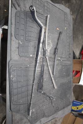 Nissan Qashqai (J10) ablaktörlő kar 80017587