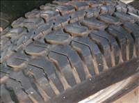  6x139.7 lyukosztású 15" használt lemezfelni, rajta 235/75 használt Michelin nyári gumi gumi 