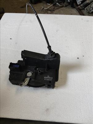 Renault Trafic II Jobb első ajtózár  8200008248