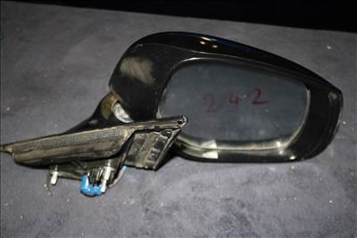 Infiniti Q50 J. Sérült tükör.