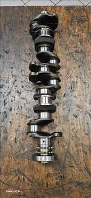 Eladó egy 30d    BMW N57D30  Felújított főtengely 11217799970