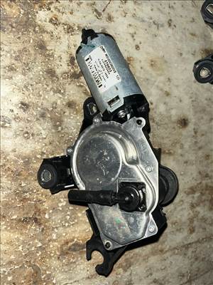 Audi A4 (B6/B7), Audi A6 (C6 - 4F), Audi A3 (8P) Hátsó ablak törlő motor 579603