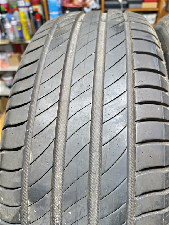  215/5517" 94Y  Bridgestone   DOT2022  5,5mm  12500Ft/db 4. kép