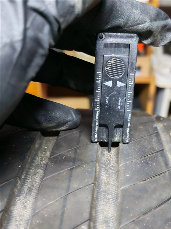  215/5517" 94Y  Bridgestone   DOT2022  5,5mm  12500Ft/db 3. kép
