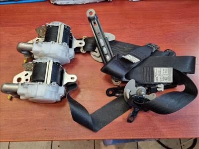 Toyota Avensis T27 első biztonsági övpár feszítővel 7P1510-P