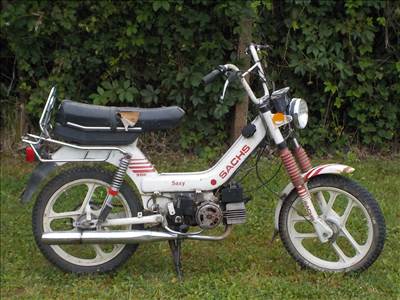 SACHS SAXY 2 DK TIPUSÚ,2 SEBESSÉGES KORMÁNYVÁLTÓS OLDTIMER KISMOTOR