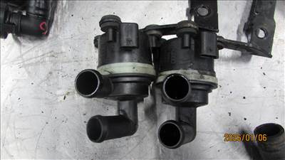 Volkswagen Golf VI 1.6 TDI Kiegészítő vízpumpa állófűtéshez 5N0965561A