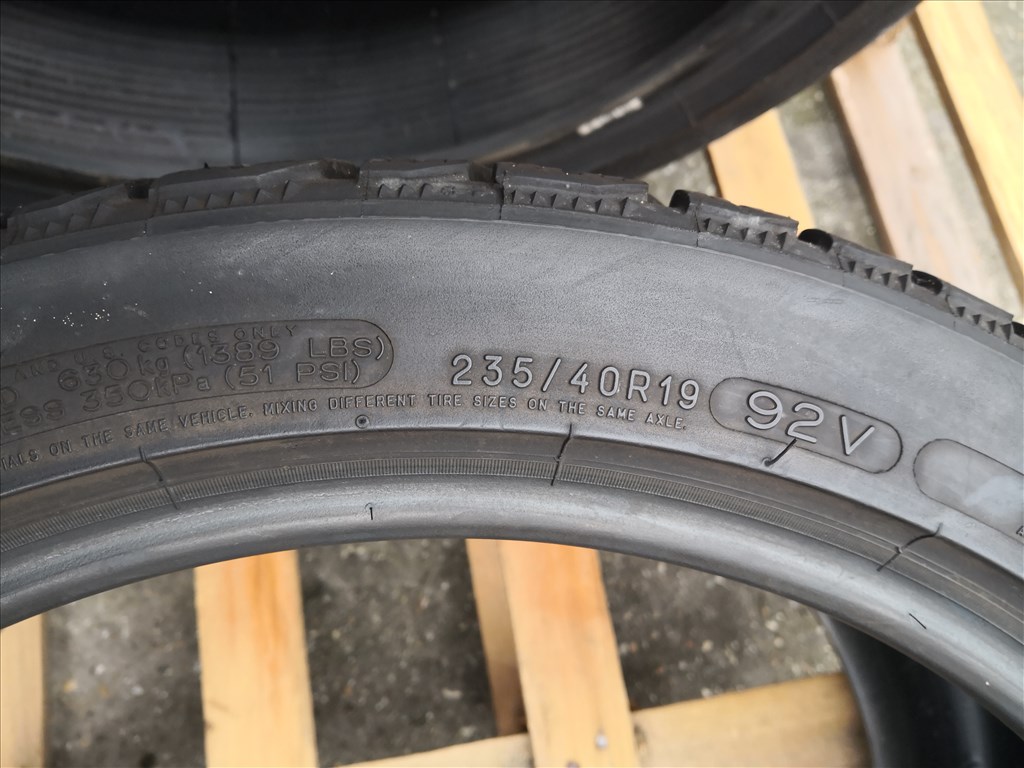 235/40R19 Michelin téli gumi 2db 4. kép