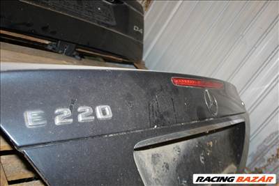 Mercedes W211 csomagtérajtó 