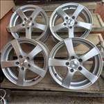  5x114.3 lyukosztású 7JJ 16" újszerű Dezent alufelni