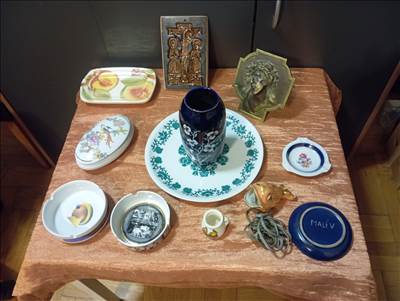 Hollóházi porcelán váza, hamutartó,tányér,bonbonier, Jézus Krisztus