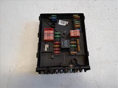 Audi A3 (8P) biztosítéktábla motortér 1K0937125