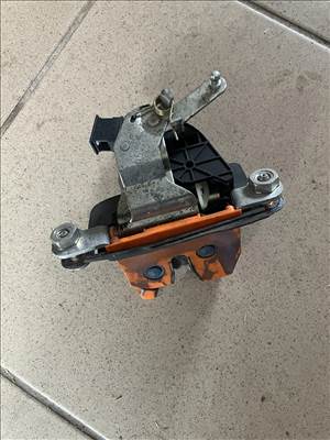 Skoda octavia csomagtartófedél zár 