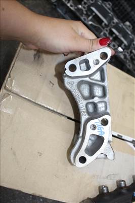 Ford Transit Connect Mk2 motort tartó bak (9688615780)