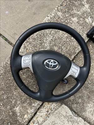 Toyota Auris (E150) bontott alkatrészei