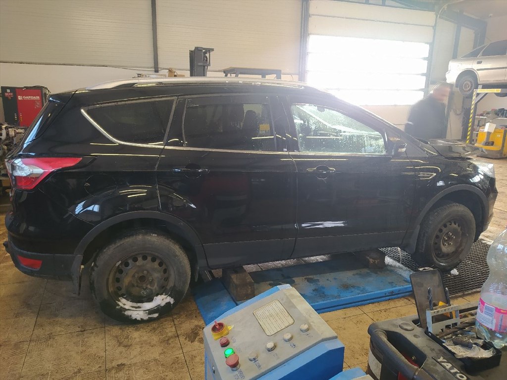 FORD KUGA II 1.5 EcoBoost - Bontódik! 7. kép