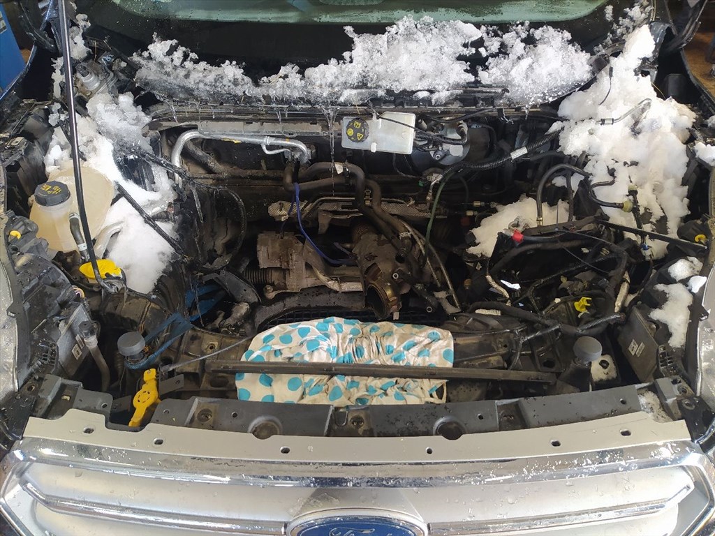 FORD KUGA II 1.5 EcoBoost - Bontódik! 13. kép