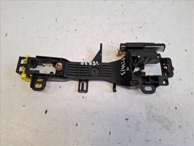 Toyota Verso bal első kilincsfészek