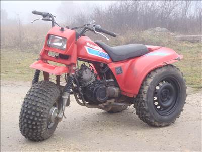 KAWASAKI KLT 185A TIPUSÚ,1987-ES,RÉGI JAPÁN TRIKE MOTORHIBÁSAN-FELÚJÍTÁSRA SZORULÓAN