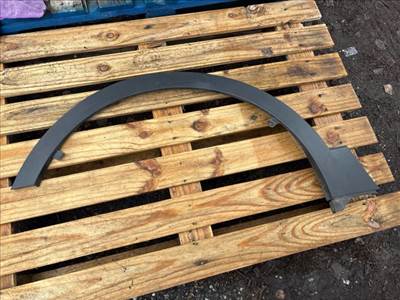 Suzuki SX4 S-Cross I SUZUKI SX4 S-Cross Bal első Sárvédő Díszléc 7722161m0