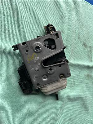 Audi A4 (B8 - 8K) B8 - 8K ajtózár  8l1837018