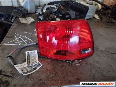 Audi A4 B7 kombi bal hátsó külső lámpa  8e9945095e