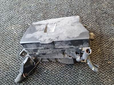 Toyota Avensis T27 biztosítéktábla motortér