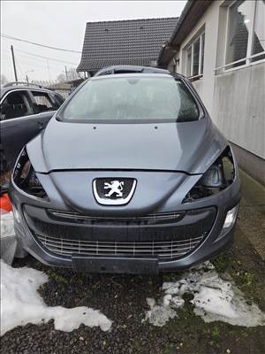 Peugeot 3008 bontott alkatrészei