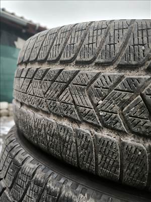  235/6517" 2022-es 65e/4db használt Pirelli téli gumi gumi