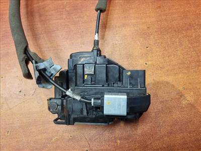 NISSAN PULSAR Jobb hátsó Ajtózár